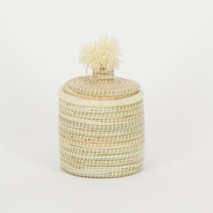 Raffia natural basket